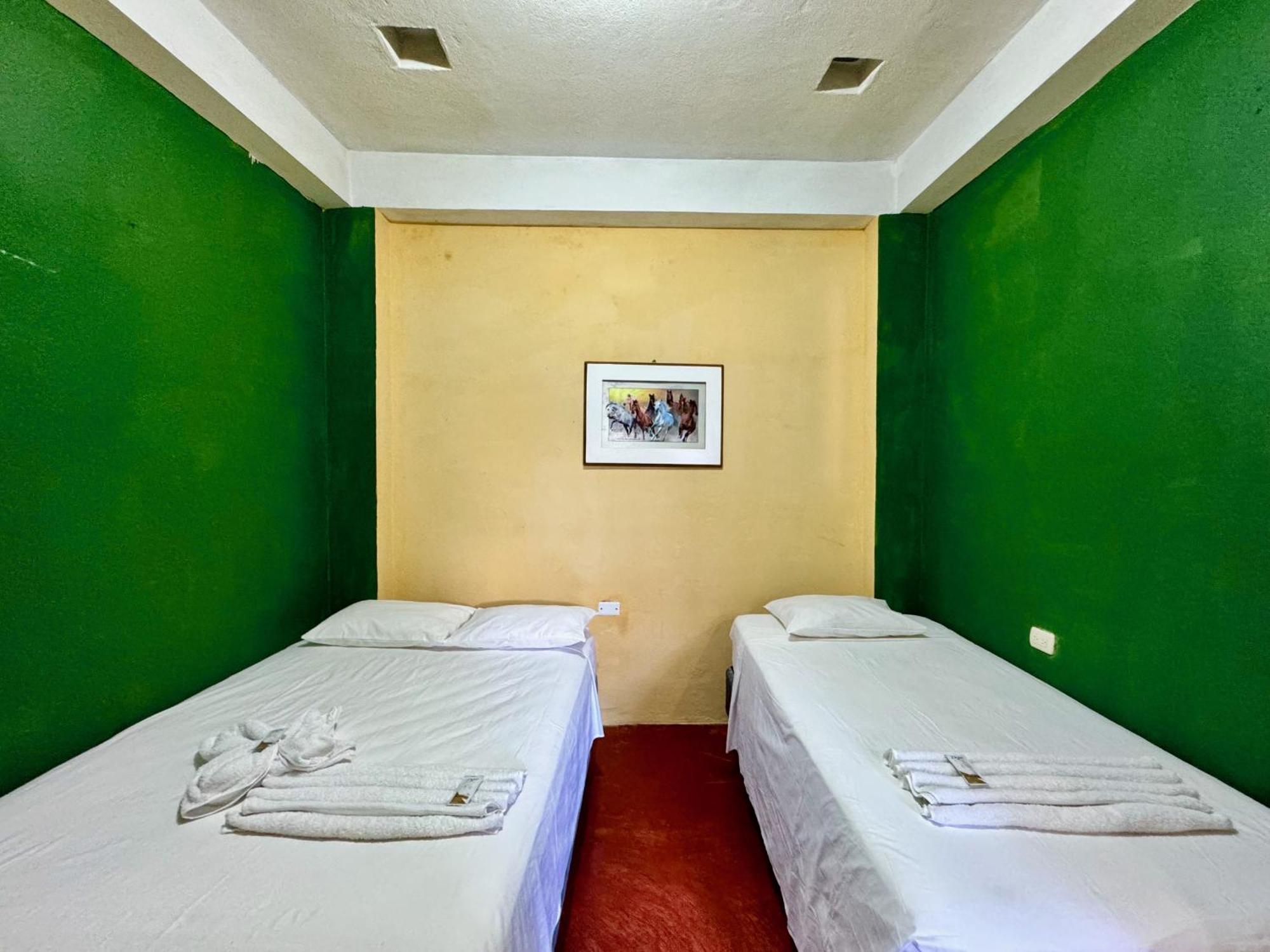 Hostal Los Girasoles By Hostal Inn Flores Exteriér fotografie
