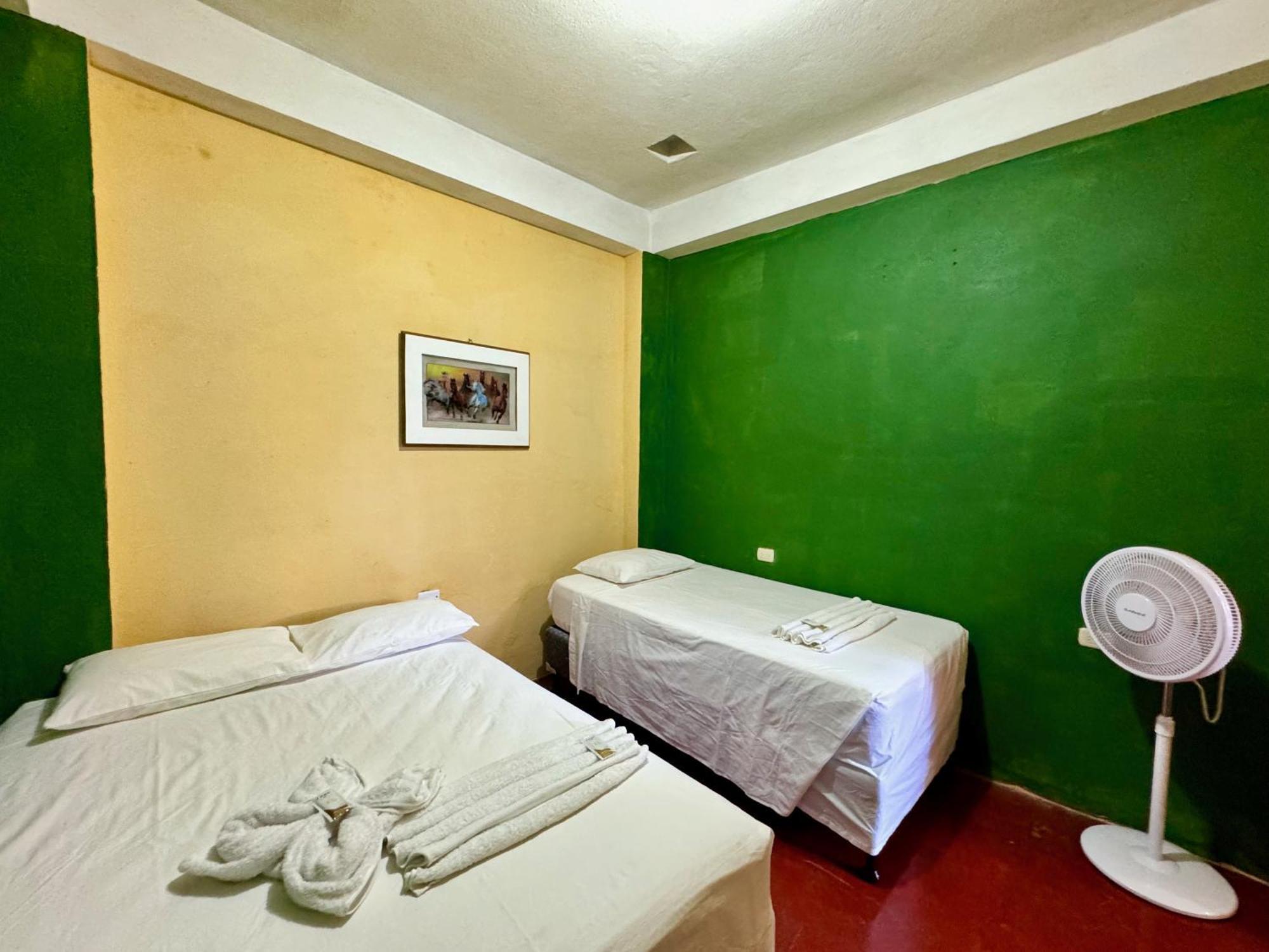 Hostal Los Girasoles By Hostal Inn Flores Exteriér fotografie